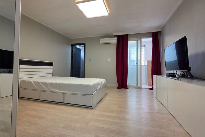 Spacious 'Two-Bay' Unit in Chojung-ri, Jeungp 8th image