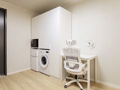 Luxury Spacious Room with Full Options 412 3th image