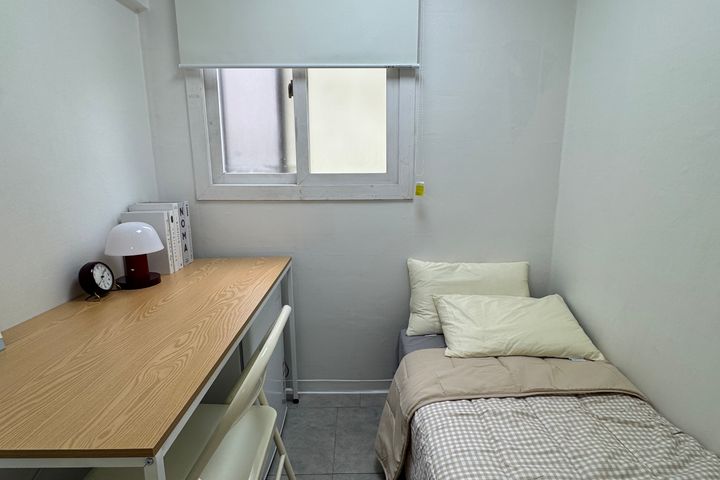 Mini-room with an exterior window and good ve 0th image