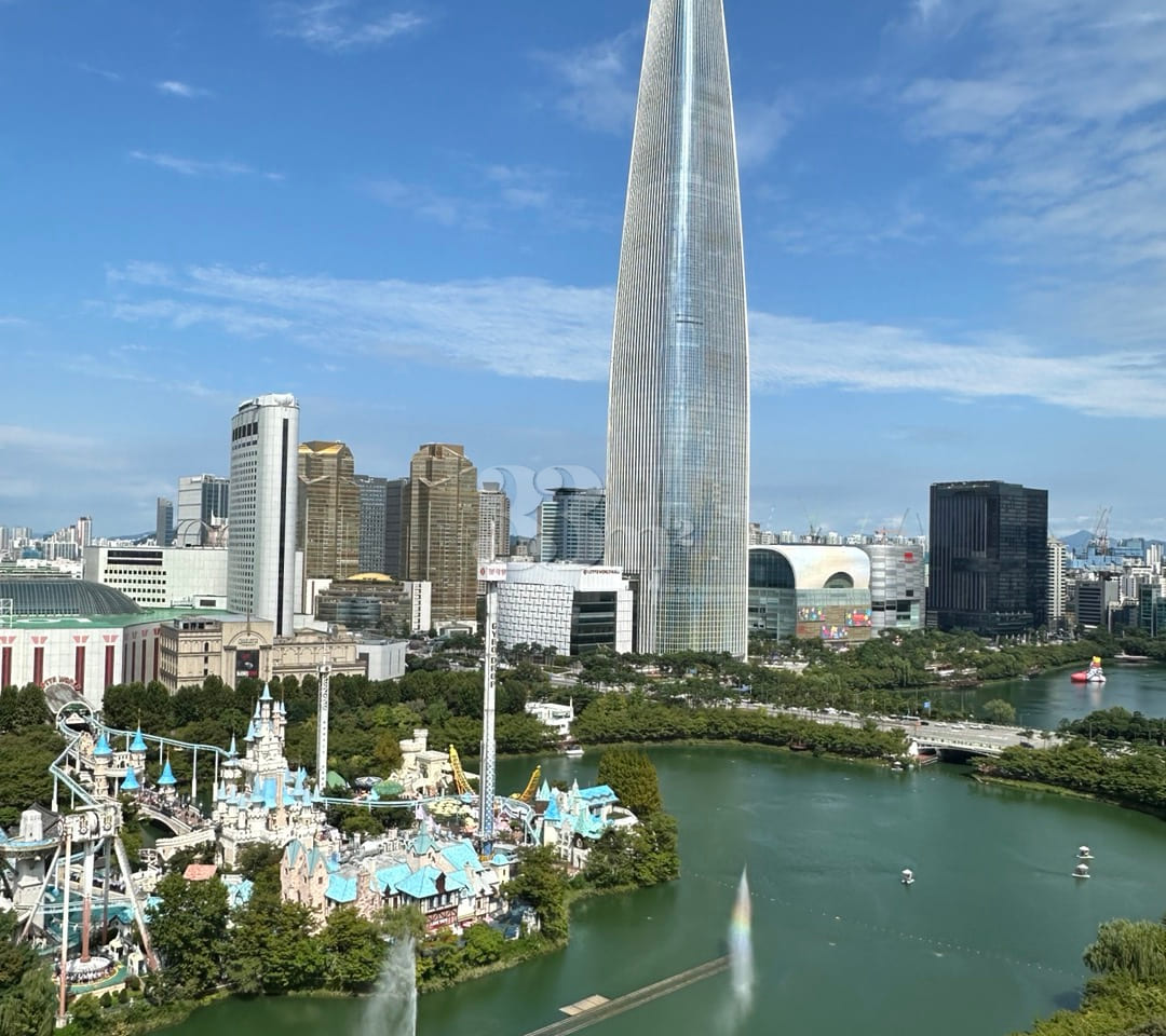 Lotte World Seokchon Lake View 4th image