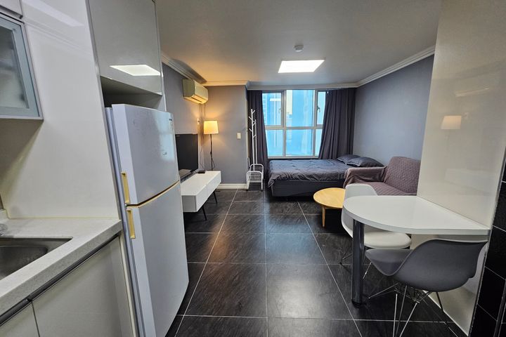One-room apartment near Busan Dusil Station, 8th image