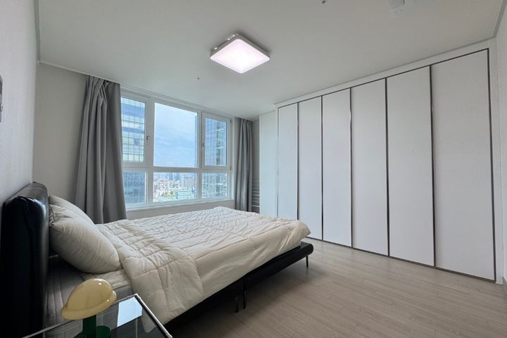 Newly remodeled, fully furnished, 3 rooms 1th image