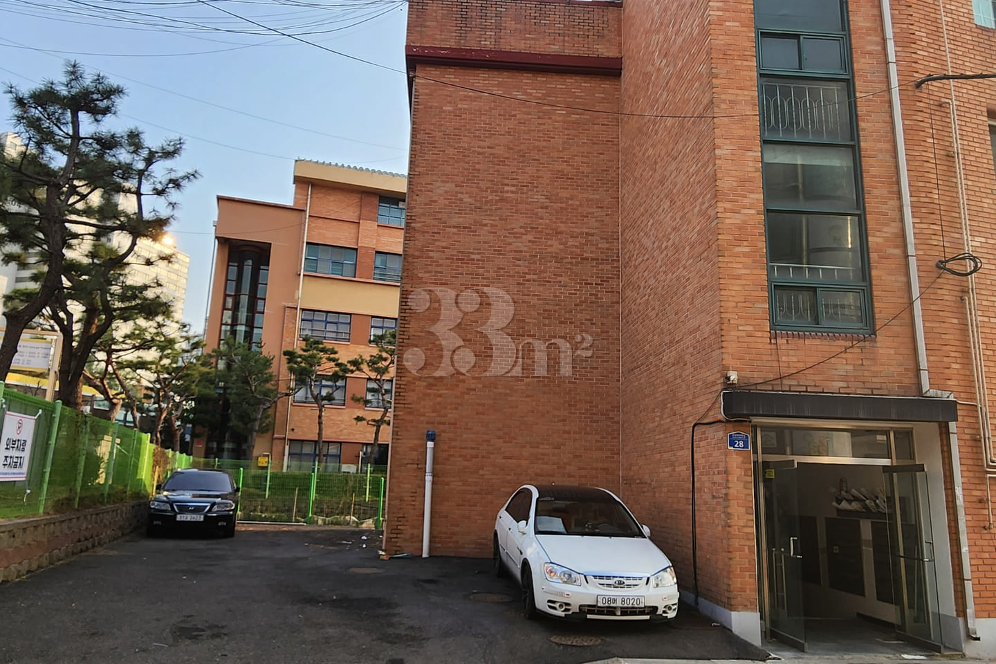 Studio with convenient parking 🏡 Unit 403 11th image