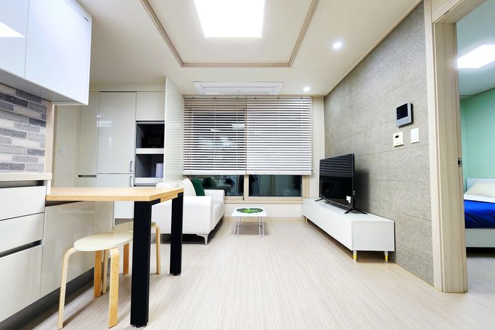 Fully furnished two-bedroom apartment near Mu 9th image