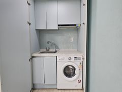 A great house to live in near the subway stat 4th image