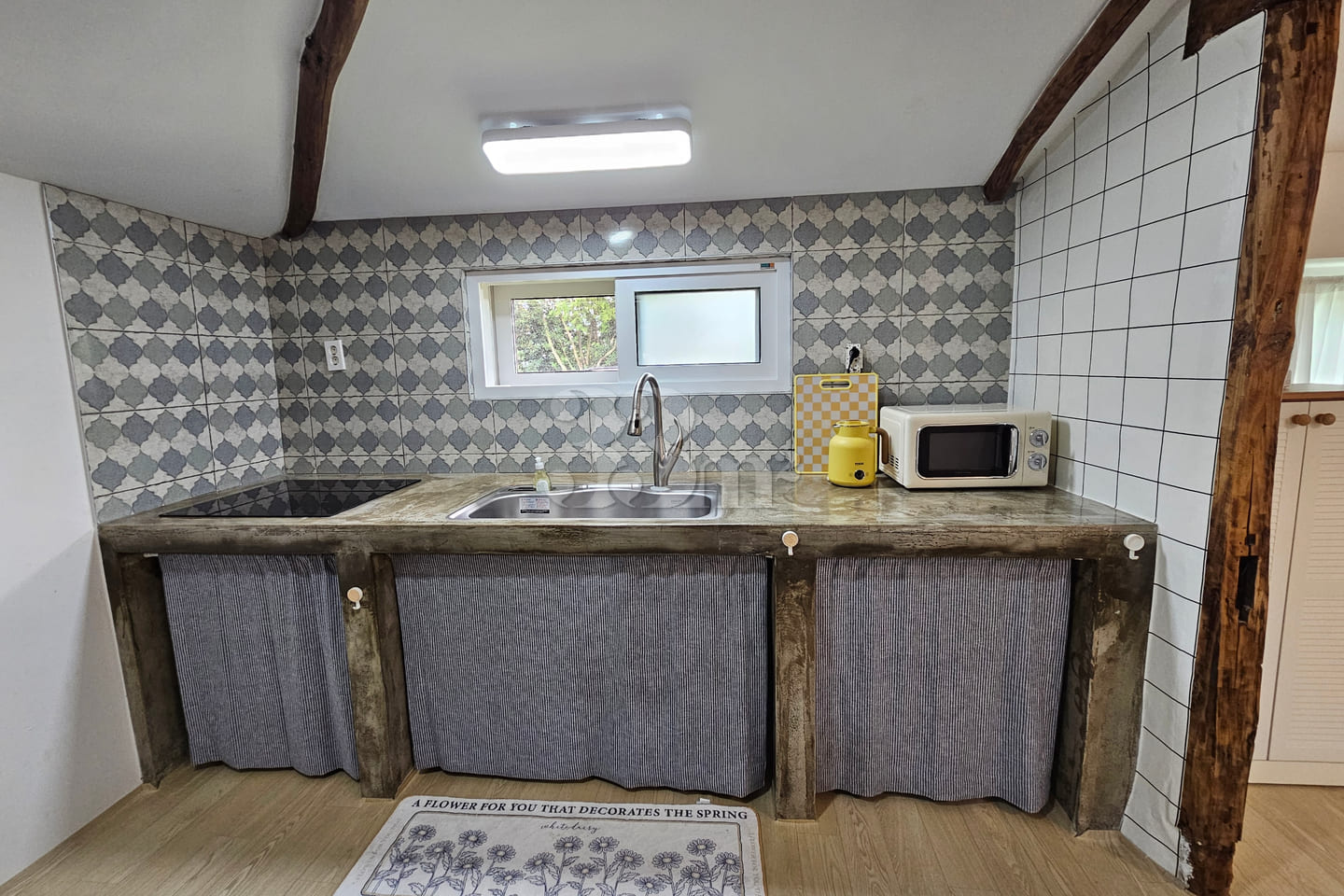Private House, Jeju Original Reclaimed Wood 5th image