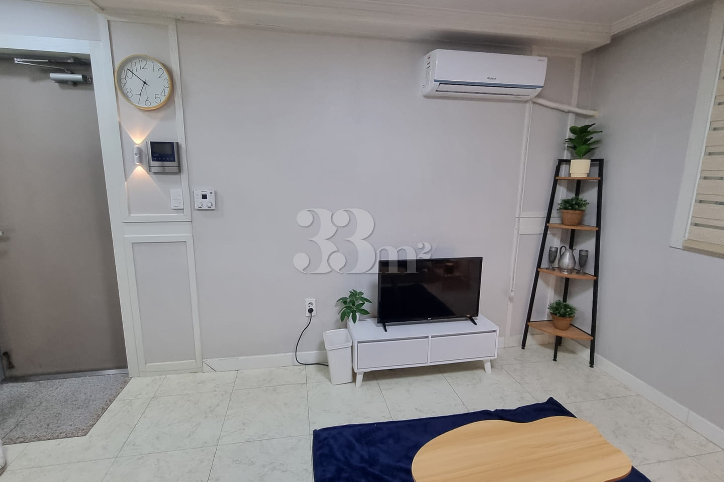 It is a neat, newly built room. 4th image