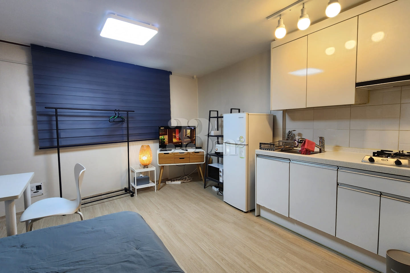 Convenient parking, studio apartment 🏡105 0th image