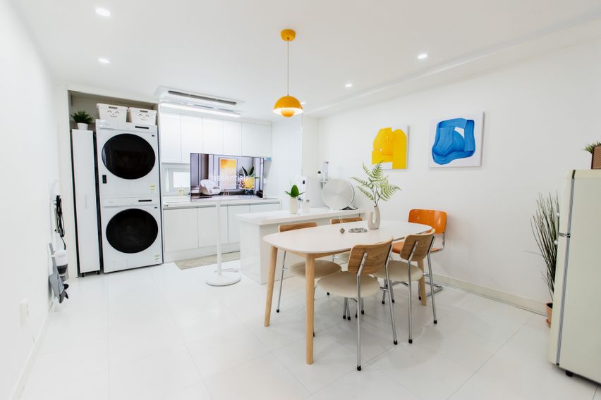 [신촌역] 쓰리룸🏡 0번째 이미지