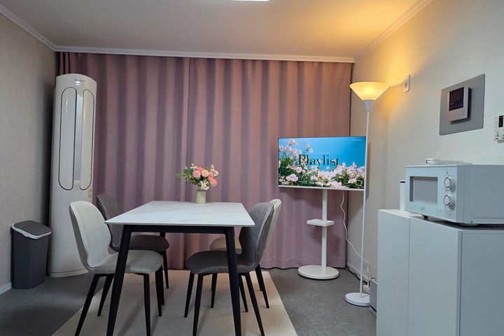 Two-bedroom apartment in Gangnam/Sinnonhyeon/ 1th image