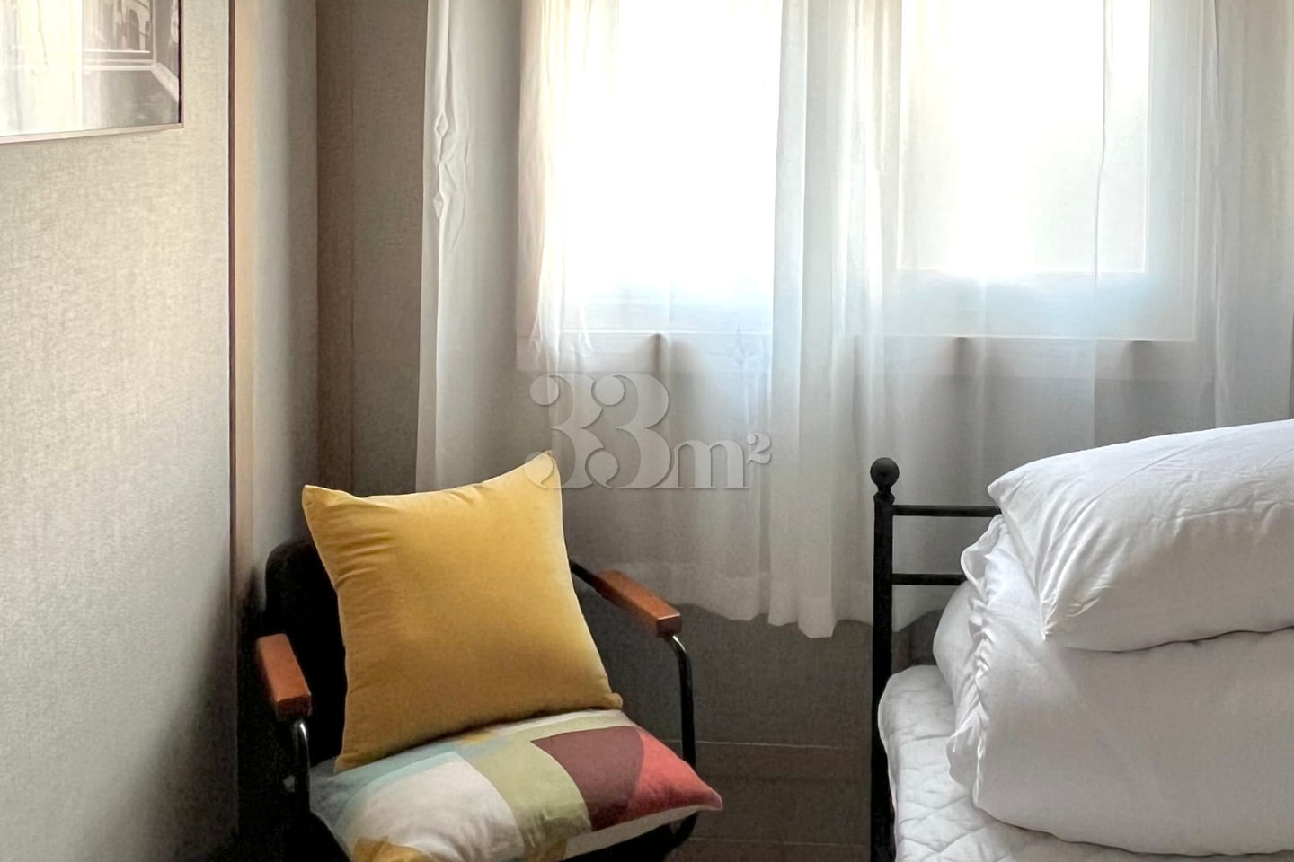 3 Bedrooms / 2 Bathrooms / Parking / Convenie 8th image