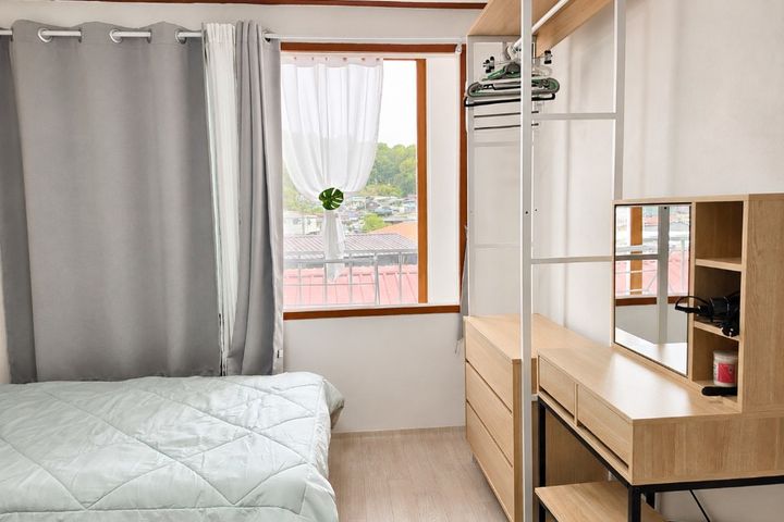 Spacious, Great-Value 2-Room Unit (Sleeps 3) 8th image