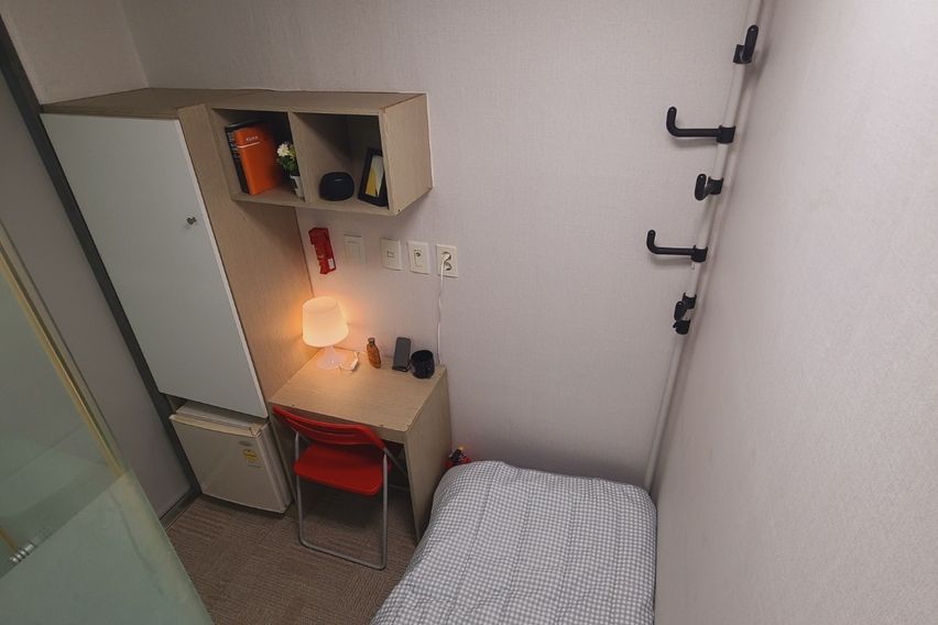 하우스텔 베이직룸