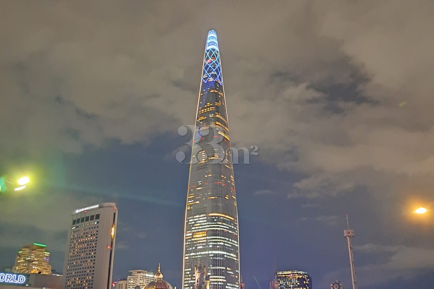 Top 3 Spots Near Jamsil Station & Seokchon La 1th image