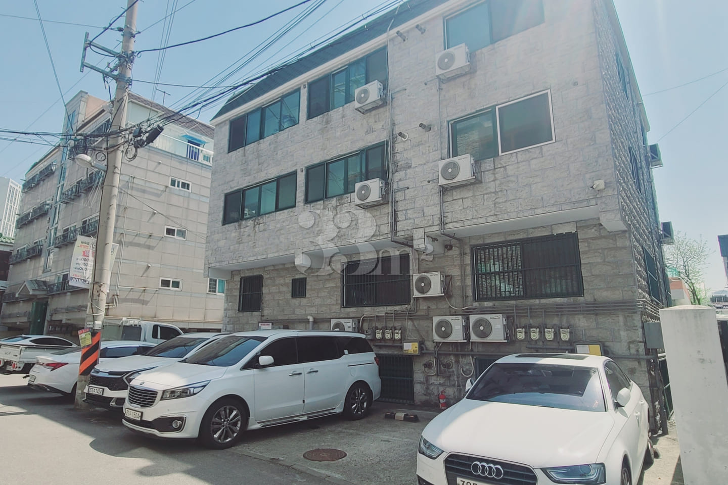 Fully furnished studio (Unit 4) with parking  2th image
