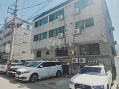 Fully furnished studio (Unit 4) with parking 2th image