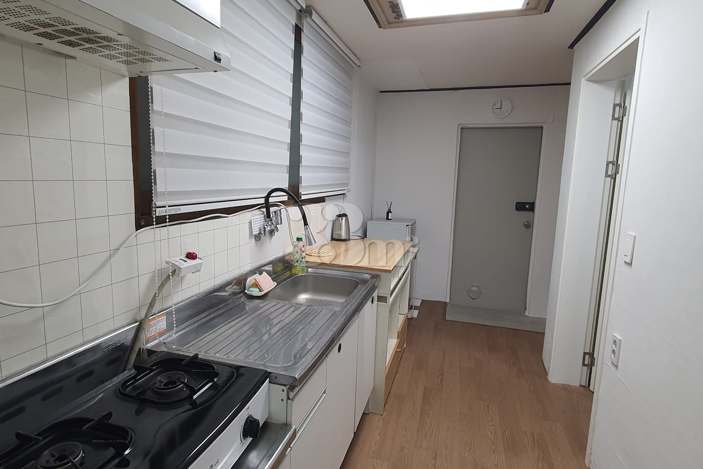 Two-room apartment in a semi-basement in Mia- 3th image