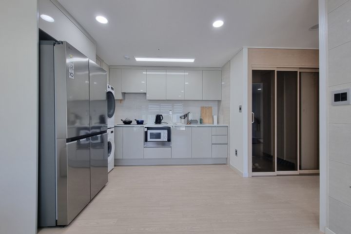 Newly built, fully furnished unit with a view 10th image