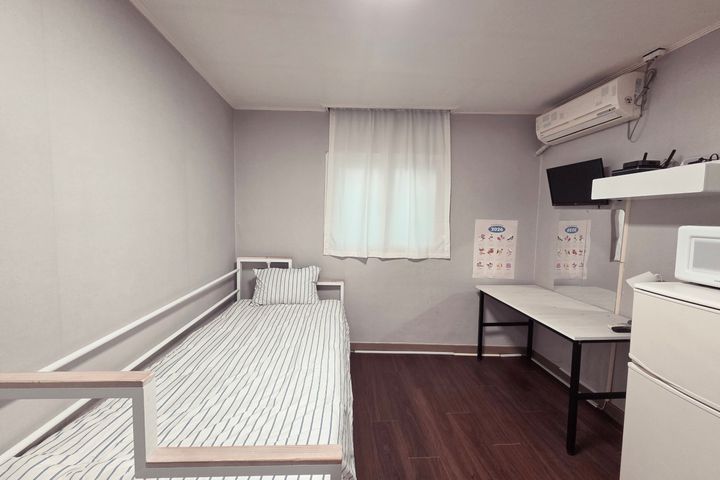 Prime location right next to Myeong-dong and  1th image