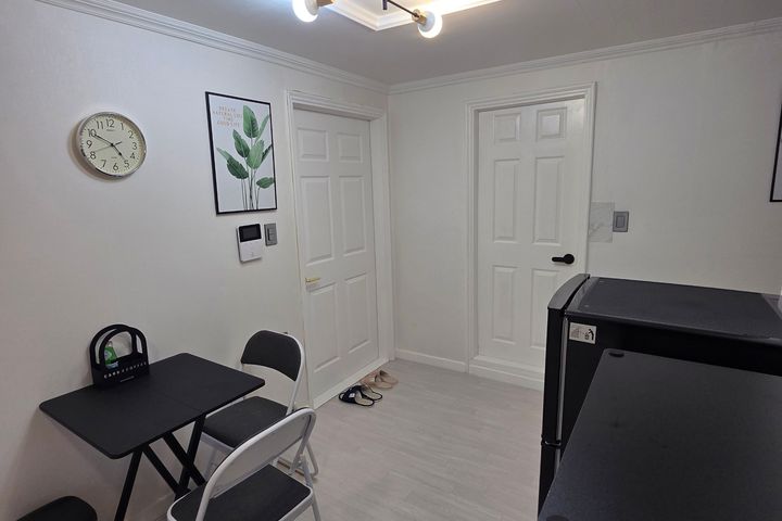 Fully renovated two-room unit in Dowon-dong 9th image
