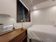 Hotel-quality double bed, suitable for 2 peop 10th image