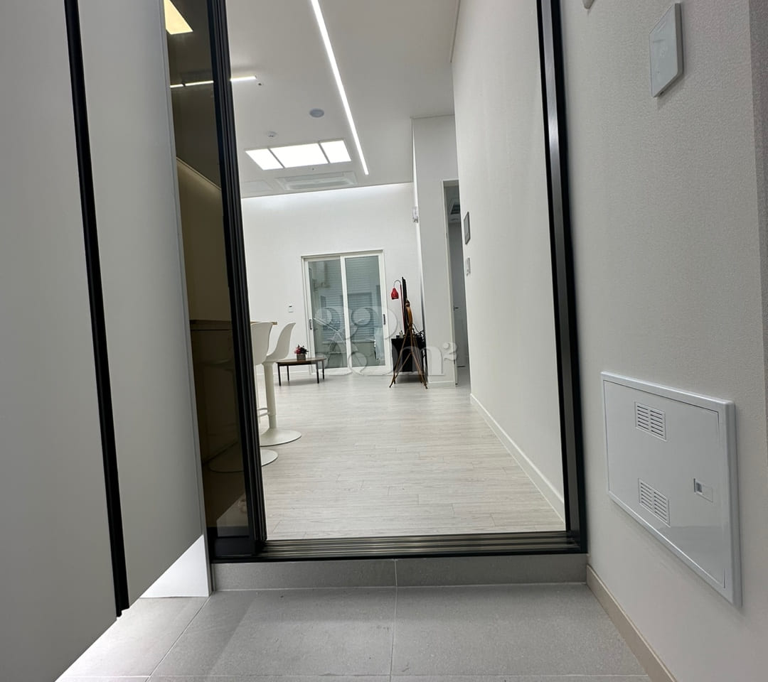 Brand-new two-room unit, parking available. 12th image