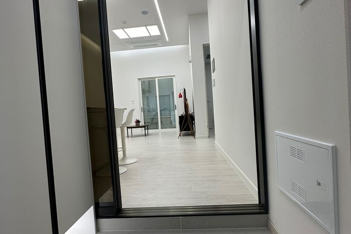 Brand-new two-room unit, parking available. 12th image