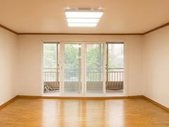 Spacious 85㎡ home, 1 minute from Jemulpo Stat 0th image