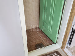 A clean room with good accessibility. 7th image