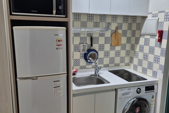 Fully furnished studio apartment 2th image