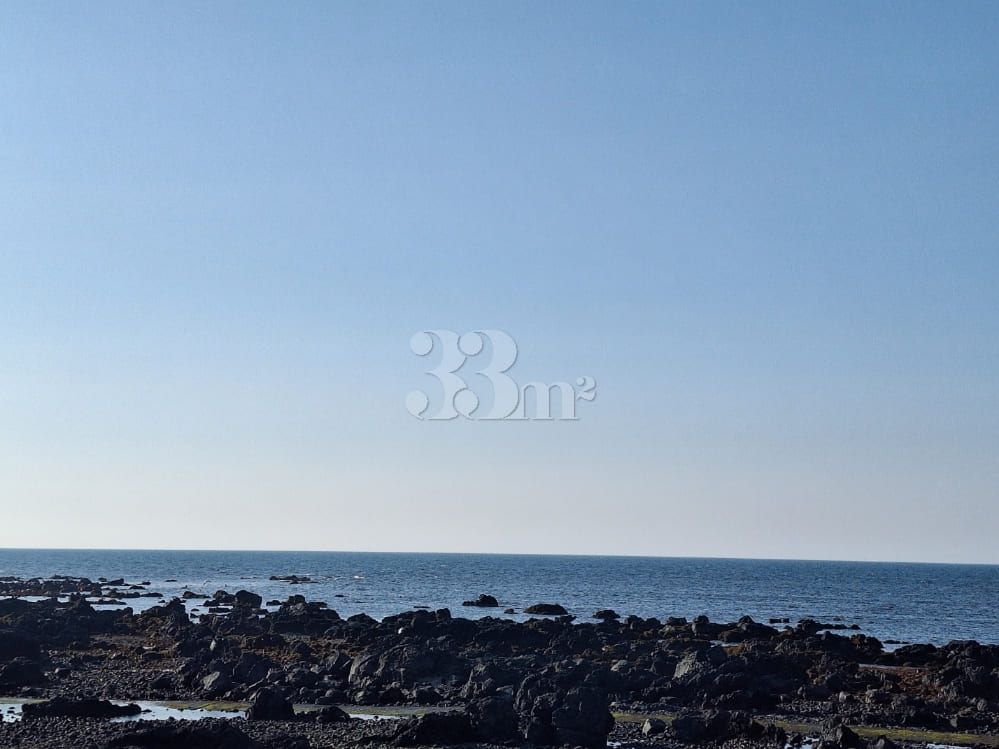 Two-room unit with an ocean view in Aewol, Je 12th image