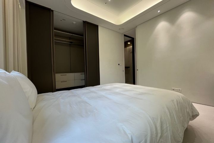 Cheongdam New Two-Room Apartment with Full Op 17th image