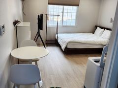 Chic & Cozy Accommodation 102 in Downtown Jun 4th image