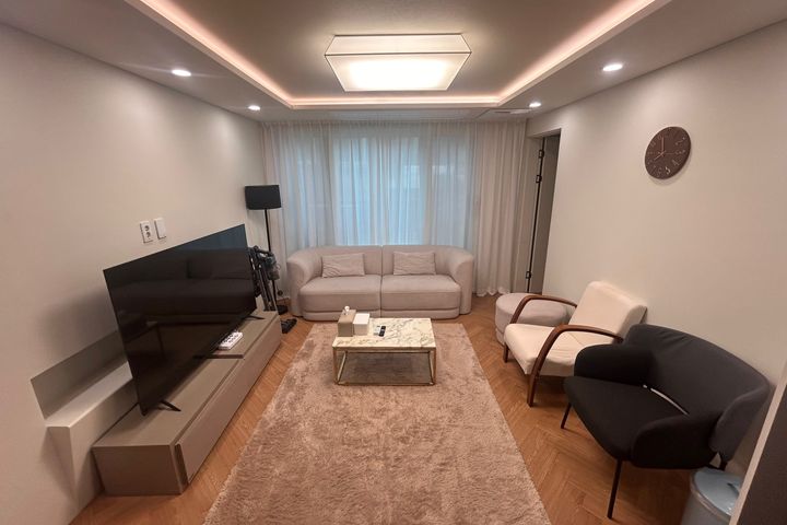 Near Hongik University Main Gate, 3 BR/2 BA 5th image