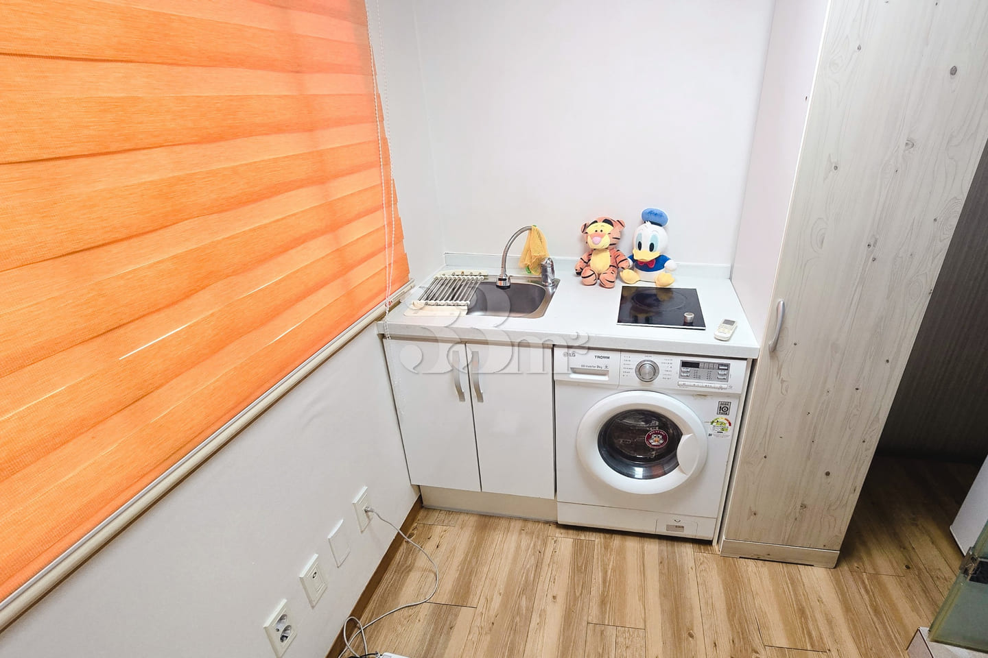 I love the sunshine-filled dryer! 3th image