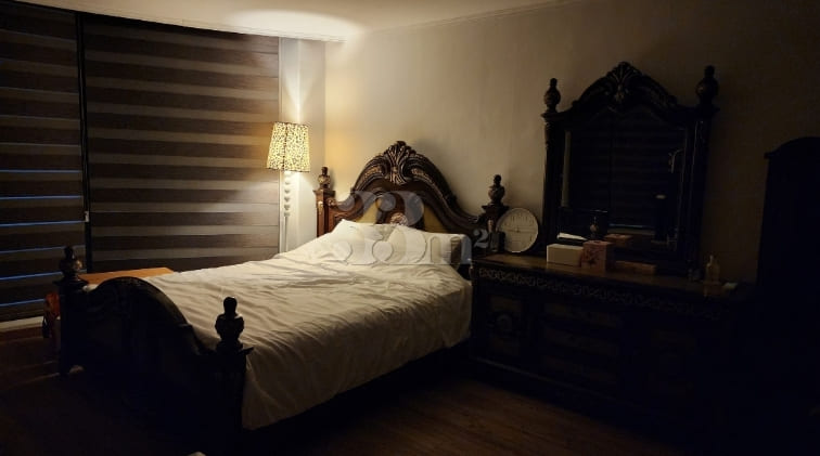 Luxury Room with Park View and Floor-to-Ceili 2th image