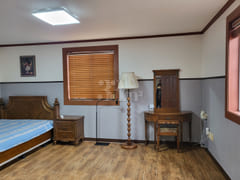 Entire 2nd floor of Red House 9th image