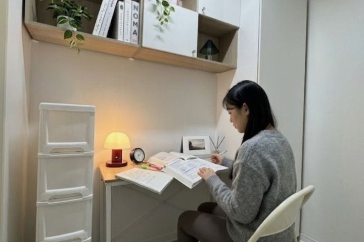 Mini-room with an interior-facing window and  4th image