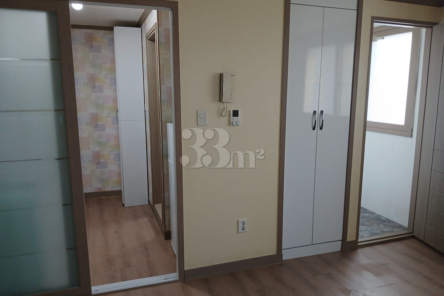 Studio apartment with a separate kitchen in U 4th image