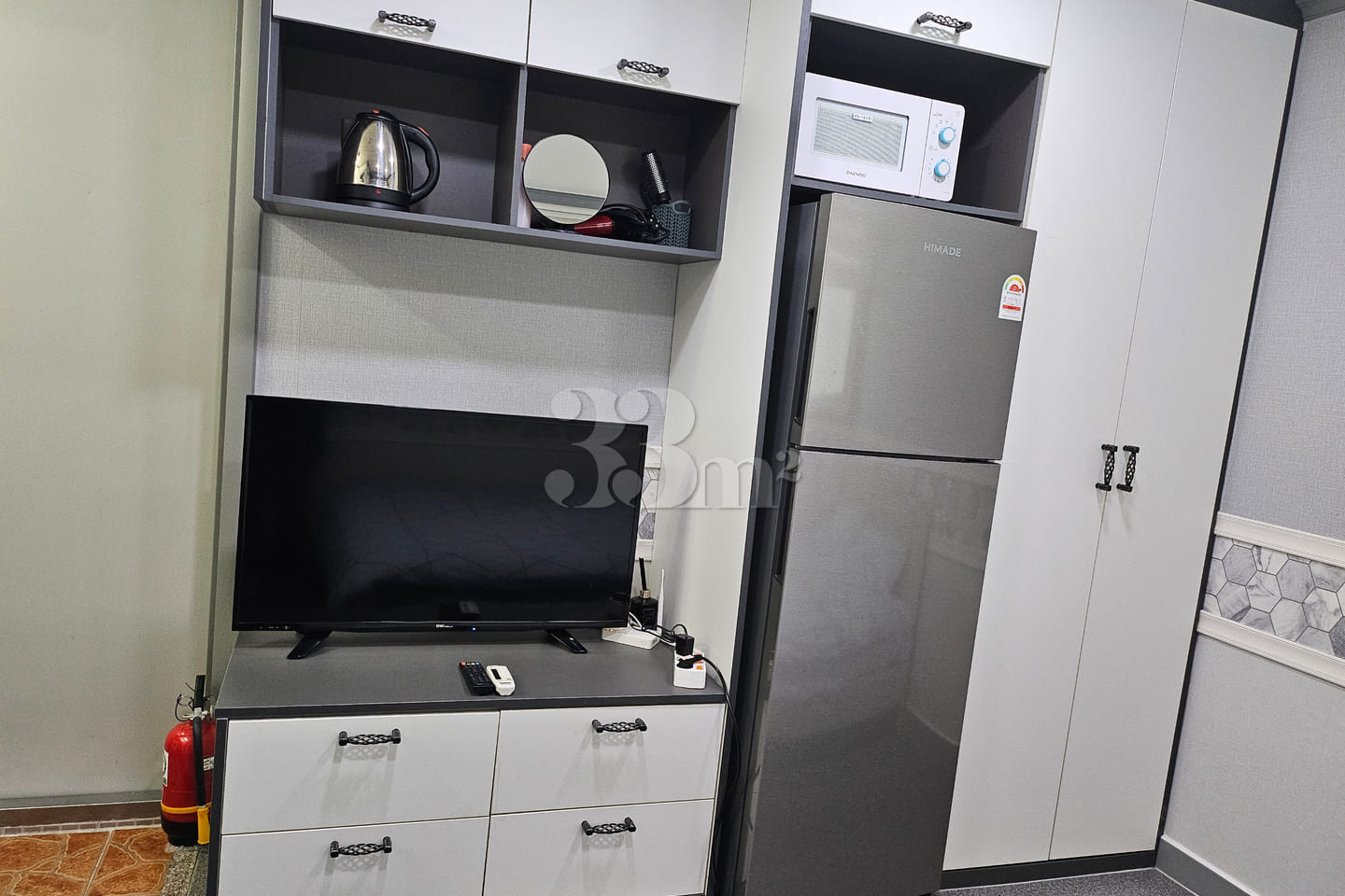 Convenient transportation, parking available, 1th image