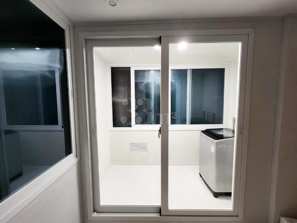 Heart of Hongdae, accommodates 3 people 6th image