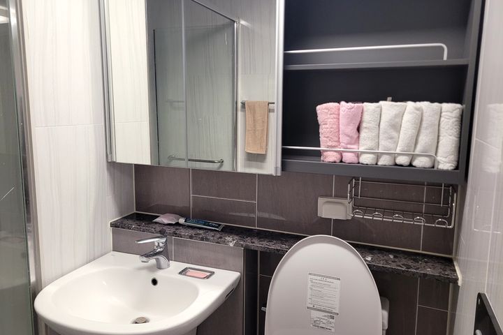 Newly built apartment within walking distance 12th image