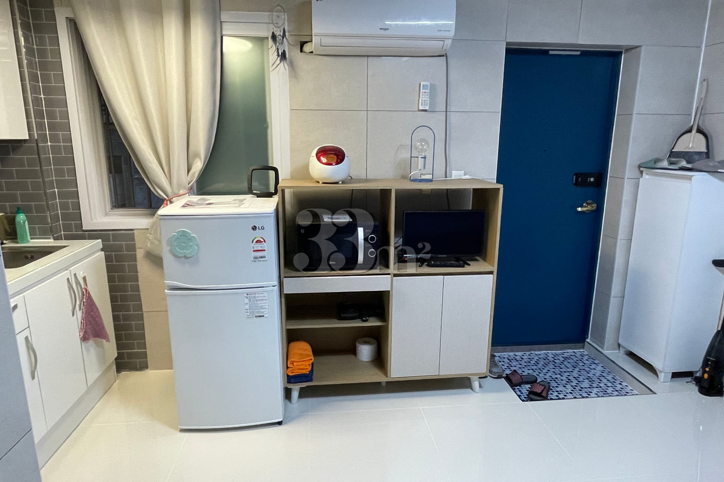 Neat studio apartment 1th image