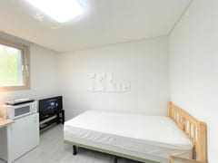 Unseo Station: Cozy and Clean Room 4th image