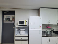 E-Mart & Korea Hospital 201 4th image