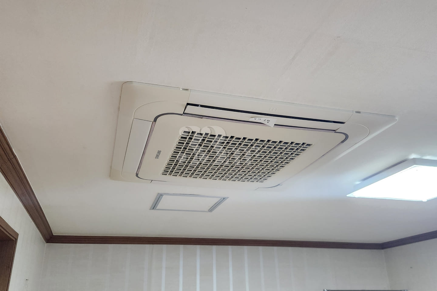 Studio apartment with separate room/balcony 16th image