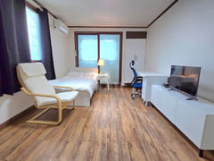 3rd floor in a bustling area near Korea Unive 0th image