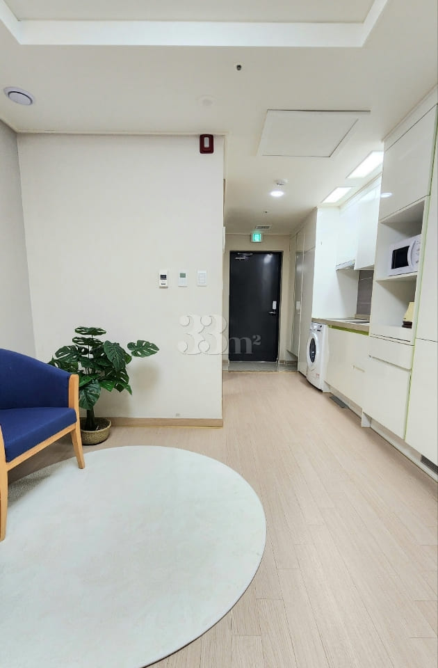 Fully-furnished studio apartment near Jeju Po 5th image