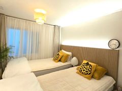 Cozy home with great natural light and a grea 0th image
