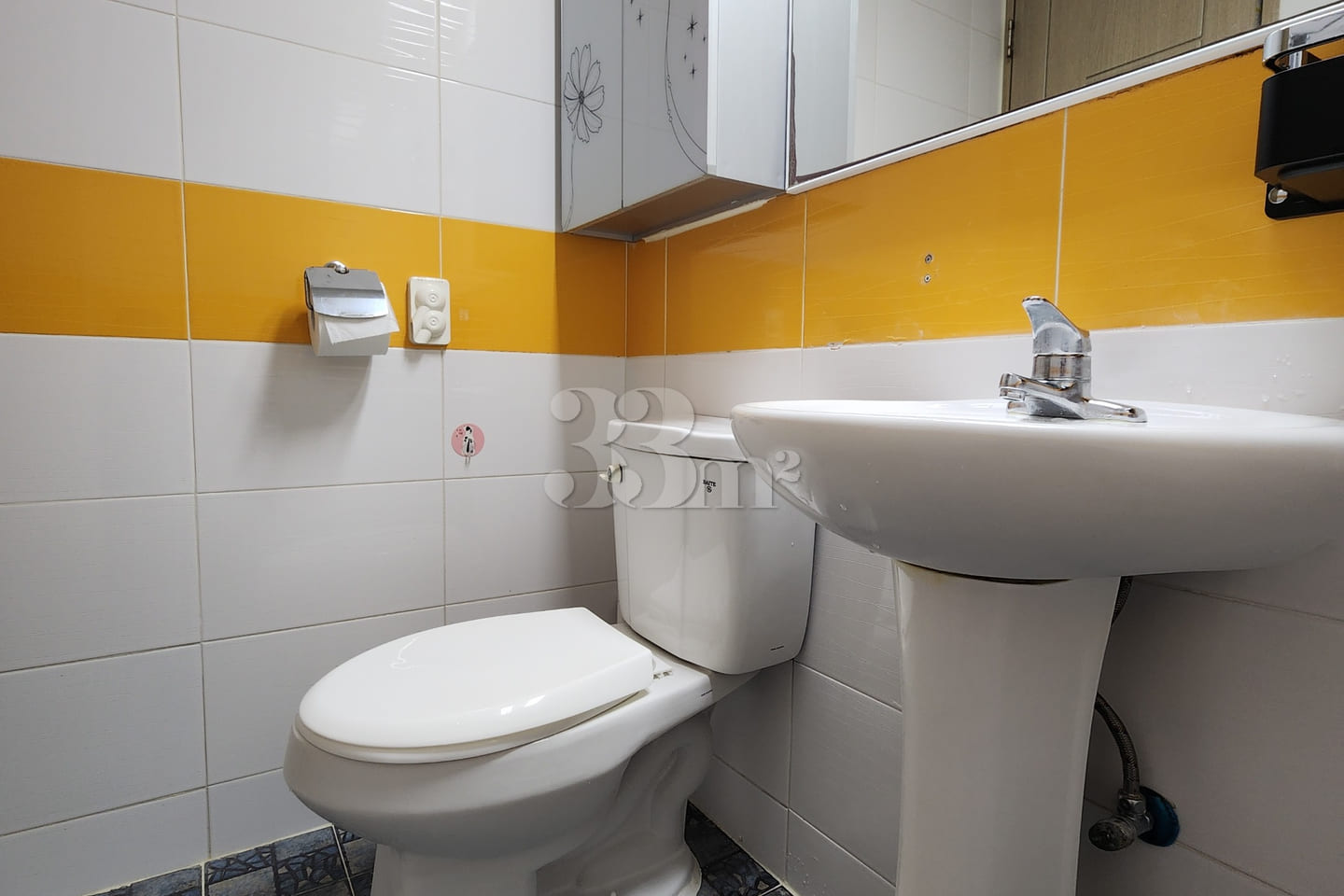 One-room apartment with a separate room near 13th image